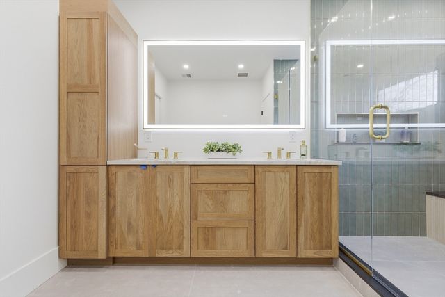 156 Langley Rd 156, Newton, MA 02459