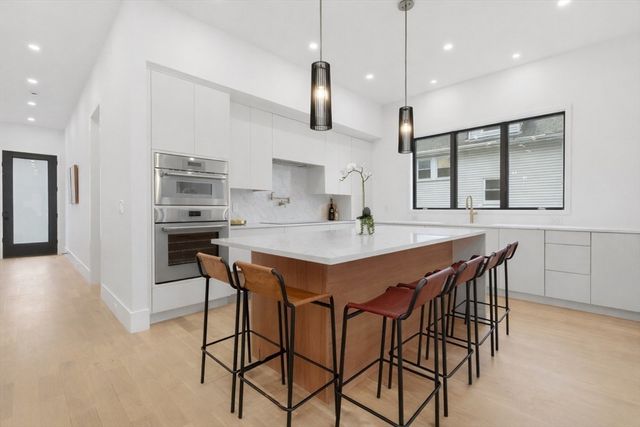 156 Langley Rd 156, Newton, MA 02459