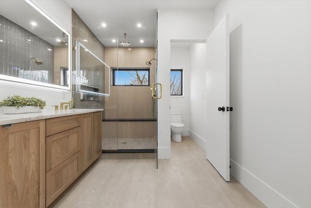 156 Langley Rd 156, Newton, MA 02459