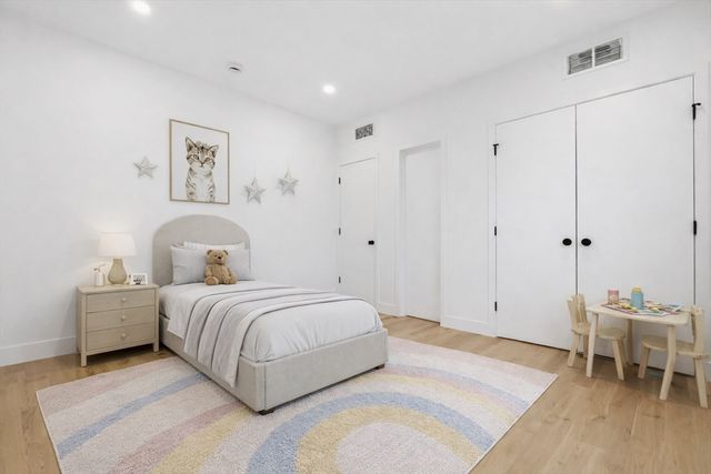 156 Langley Rd 156, Newton, MA 02459