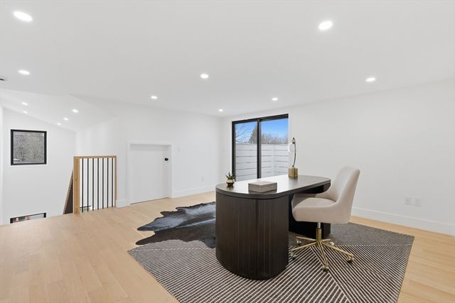 156 Langley Rd 156, Newton, MA 02459