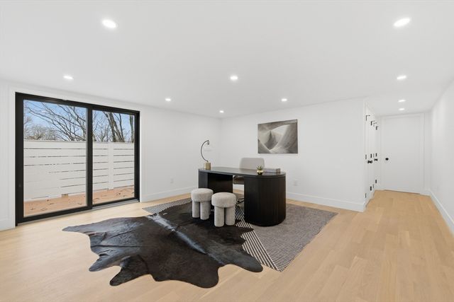 156 Langley Rd 156, Newton, MA 02459