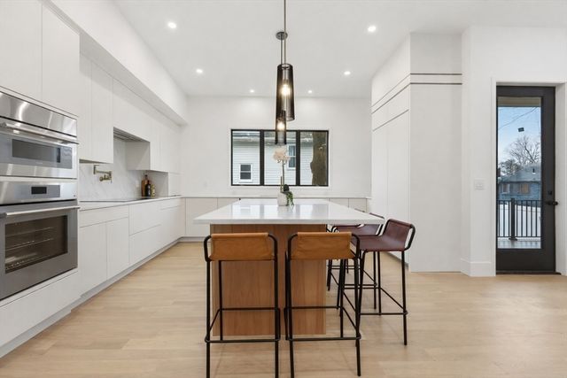 156 Langley Rd 156, Newton, MA 02459