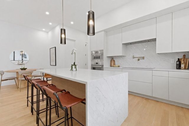 156 Langley Rd 156, Newton, MA 02459