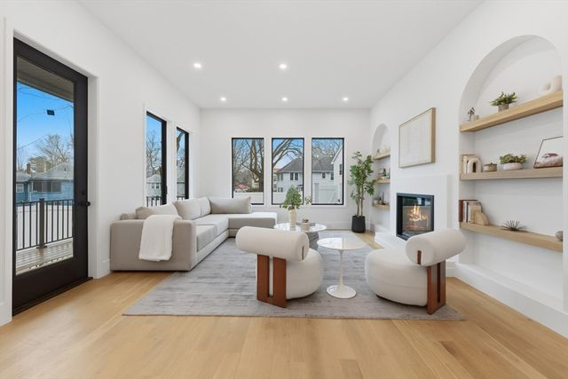 156 Langley Rd 156, Newton, MA 02459