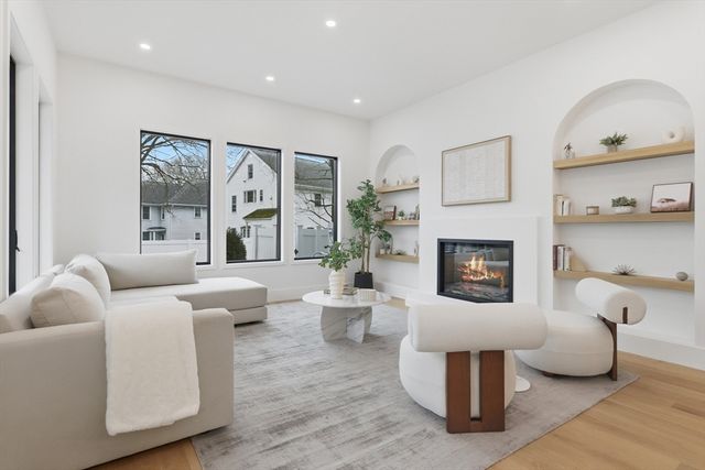 156 Langley Rd 156, Newton, MA 02459