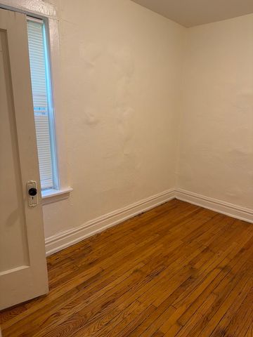7741 S Yates Boulevard 3, Chicago, IL 60649