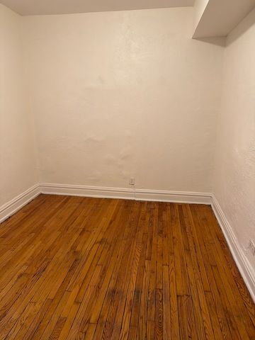 7741 S Yates Boulevard 3, Chicago, IL 60649