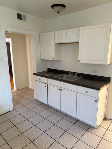 7741 S Yates Boulevard 3, Chicago, IL 60649