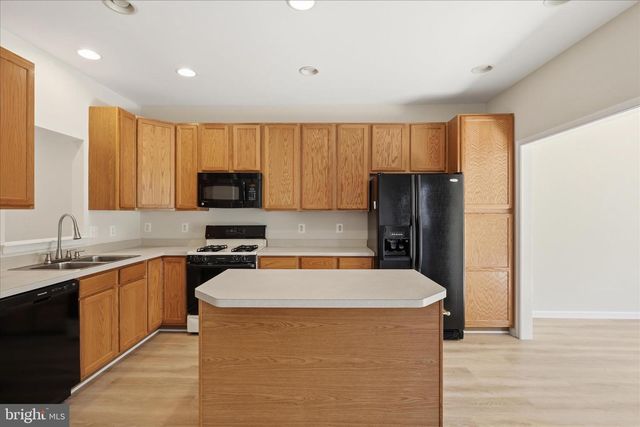45618 GRAND CENTRAL SQ, Sterling, VA 20166