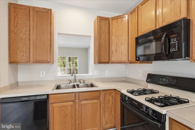 45618 GRAND CENTRAL SQ, Sterling, VA 20166