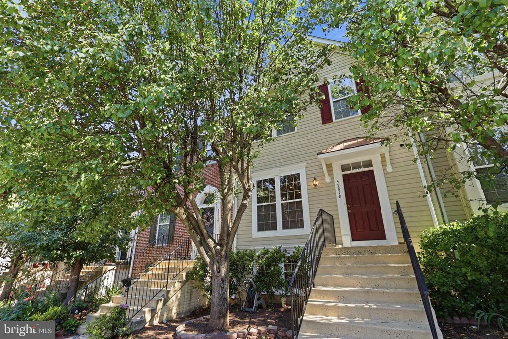 45618 GRAND CENTRAL SQ, Sterling, VA 20166