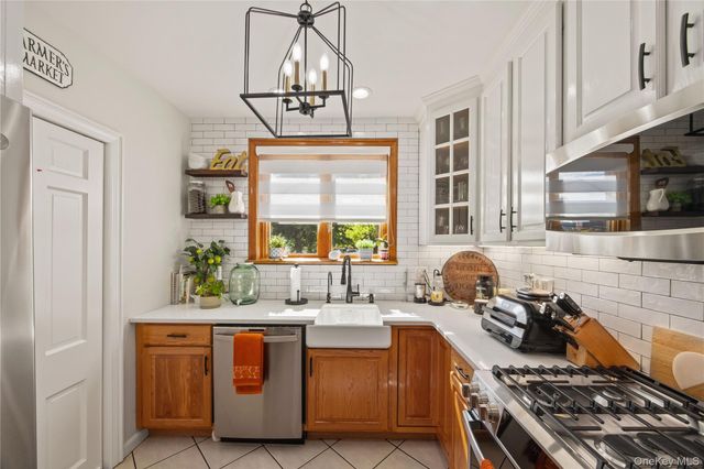 2053 Van Hoesen Avenue, Bronx, NY 10461