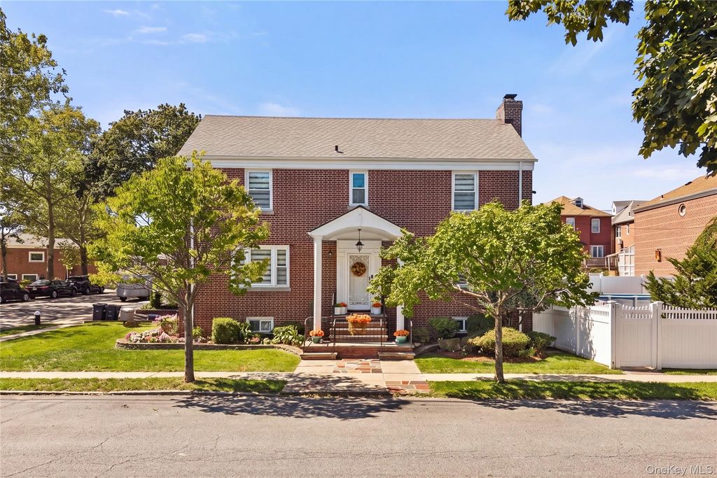 2053 Van Hoesen Avenue, Bronx, NY 10461