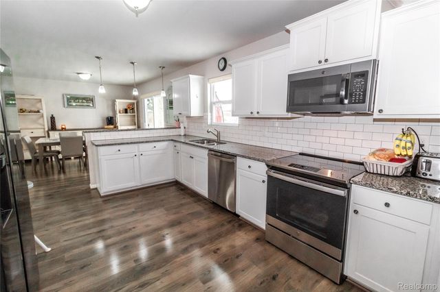 2884 Berkshire Street, Lapeer, MI 48446