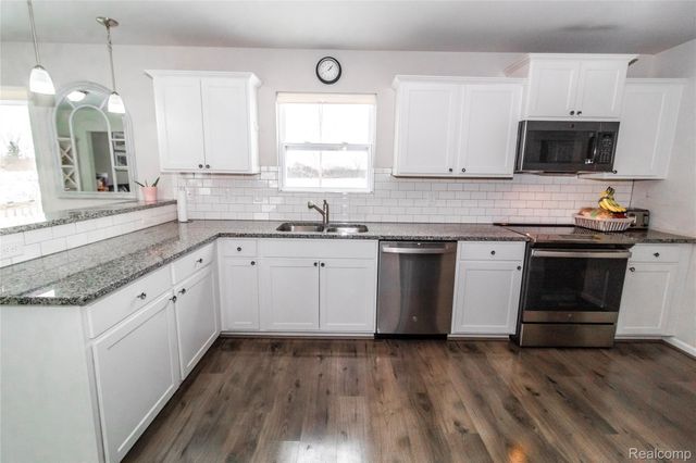 2884 Berkshire Street, Lapeer, MI 48446