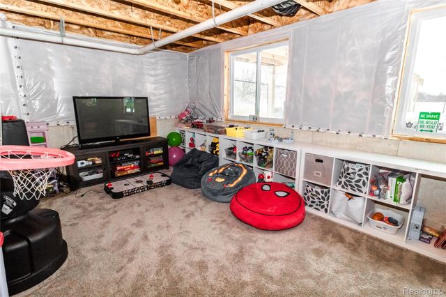 2884 Berkshire Street, Lapeer, MI 48446