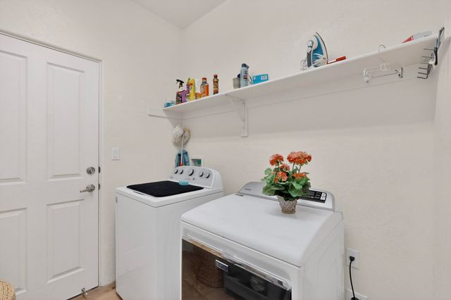 3 Hunters Pass, Santa Fe, NM 87508