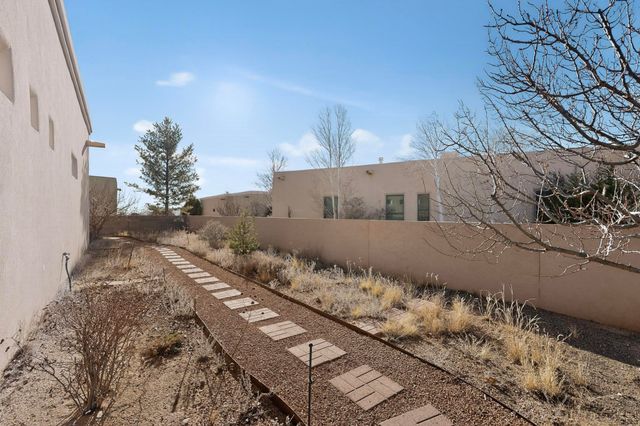 3 Hunters Pass, Santa Fe, NM 87508