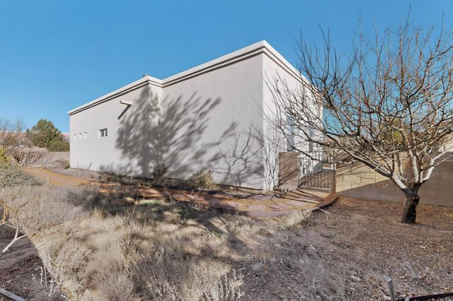 3 Hunters Pass, Santa Fe, NM 87508