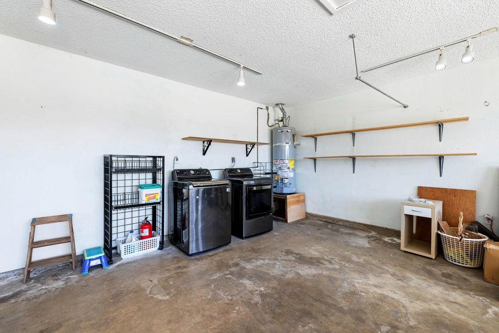 Image 37 of property listing at 1301 E Kennedy Street, Madera, CA 93638