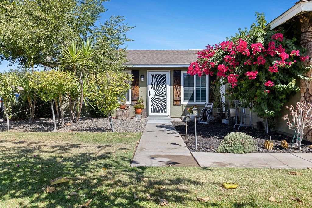 Image 5 of property listing at 1301 E Kennedy Street, Madera, CA 93638