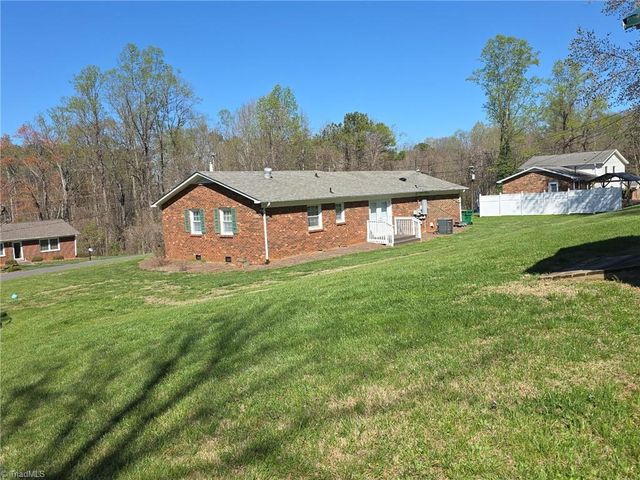 122 Northview Drive, Pilot Mountain, NC 27041