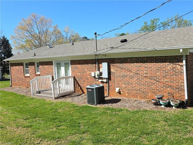 122 Northview Drive, Pilot Mountain, NC 27041