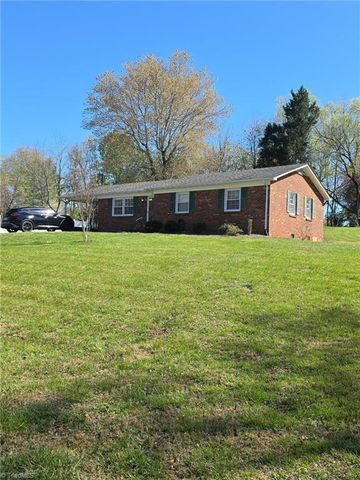 122 Northview Drive, Pilot Mountain, NC 27041