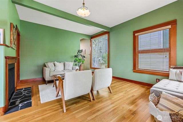 1514 NE 70th Street, Seattle, WA 98115