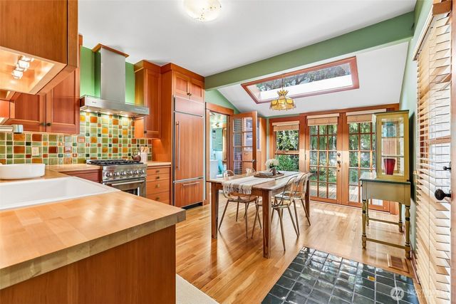 1514 NE 70th Street, Seattle, WA 98115