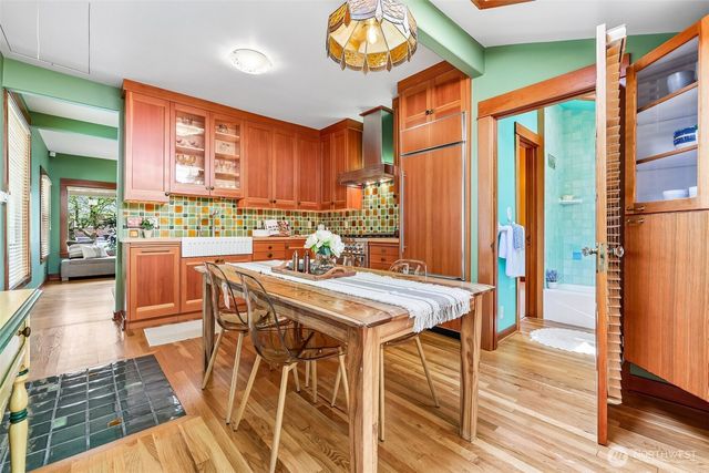 1514 NE 70th Street, Seattle, WA 98115