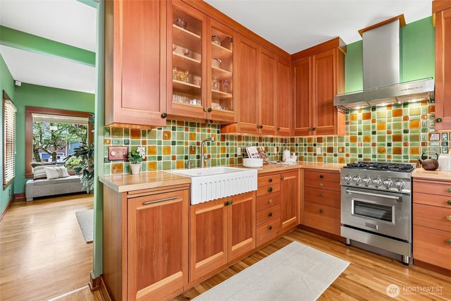 1514 NE 70th Street, Seattle, WA 98115