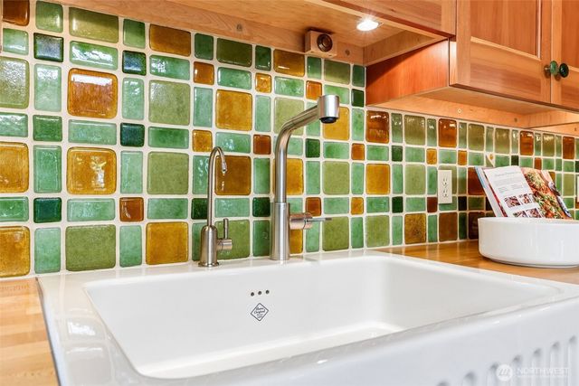 1514 NE 70th Street, Seattle, WA 98115