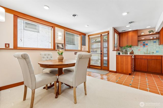 1514 NE 70th Street, Seattle, WA 98115