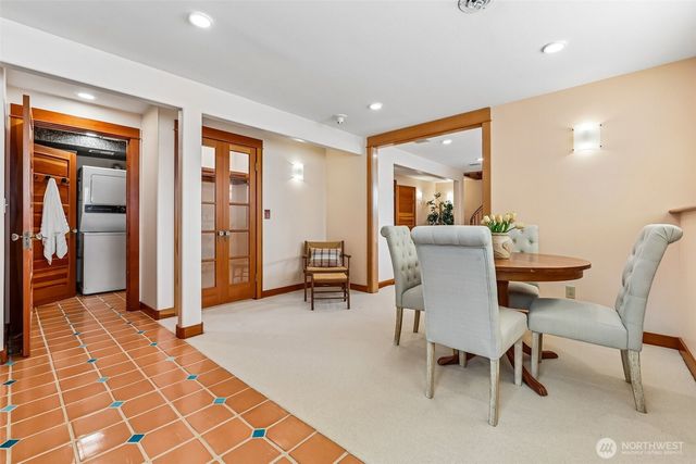 1514 NE 70th Street, Seattle, WA 98115