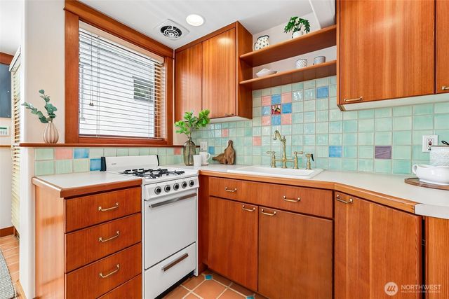 1514 NE 70th Street, Seattle, WA 98115