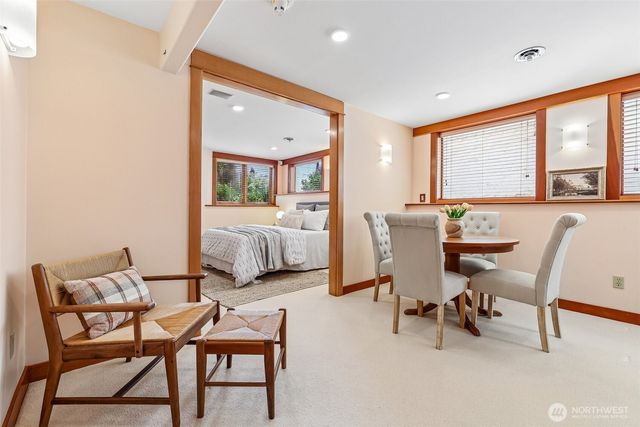 1514 NE 70th Street, Seattle, WA 98115