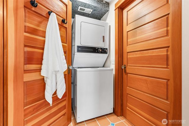 1514 NE 70th Street, Seattle, WA 98115