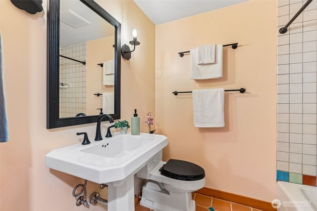 1514 NE 70th Street, Seattle, WA 98115