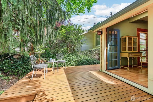 1514 NE 70th Street, Seattle, WA 98115
