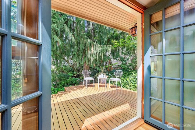 1514 NE 70th Street, Seattle, WA 98115