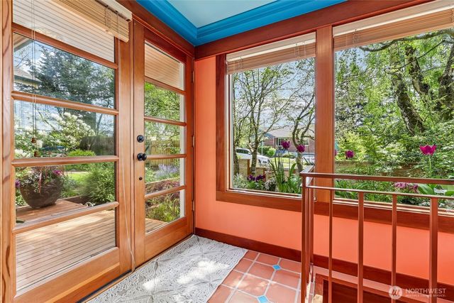 1514 NE 70th Street, Seattle, WA 98115