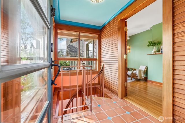 1514 NE 70th Street, Seattle, WA 98115
