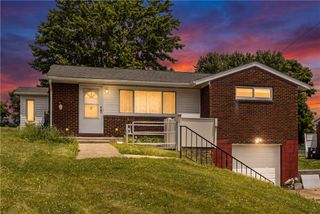203 Burch Dr, Moon/crescent Twp, PA 15108
