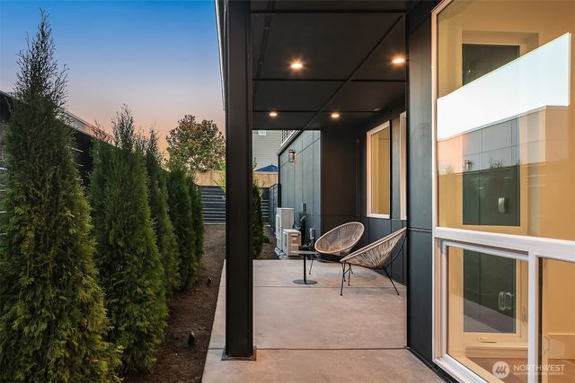 421 and 421B 14th Avenue W, Kirkland, WA 98033