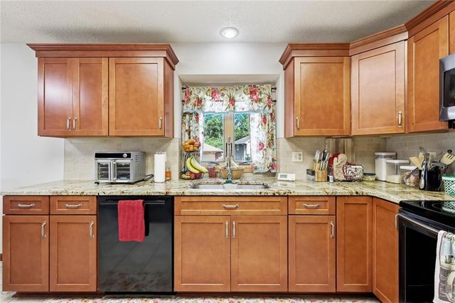 1113 SW Breckenridge Court, Blue Springs, MO 64015