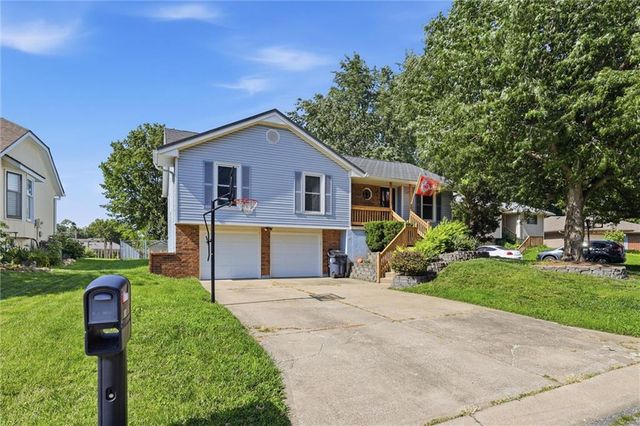 1113 SW Breckenridge Court, Blue Springs, MO 64015