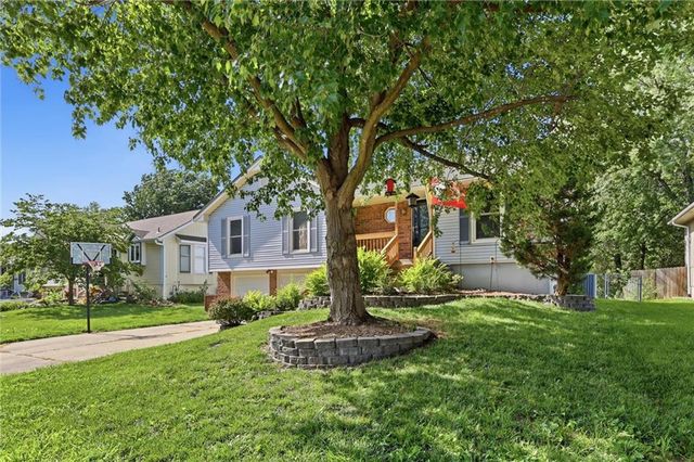 1113 SW Breckenridge Court, Blue Springs, MO 64015
