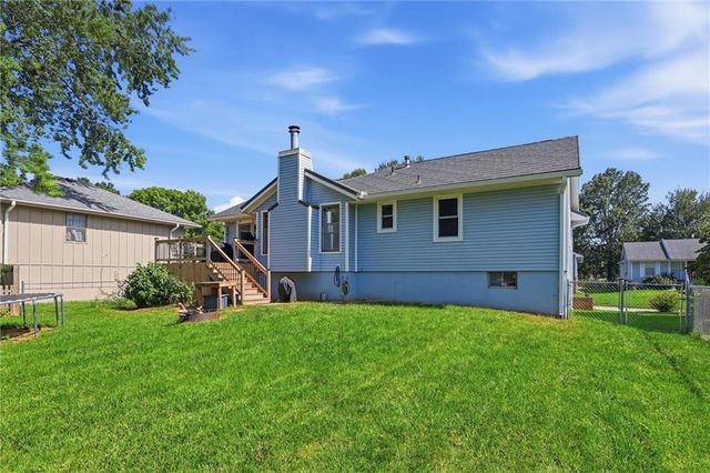 1113 SW Breckenridge Court, Blue Springs, MO 64015